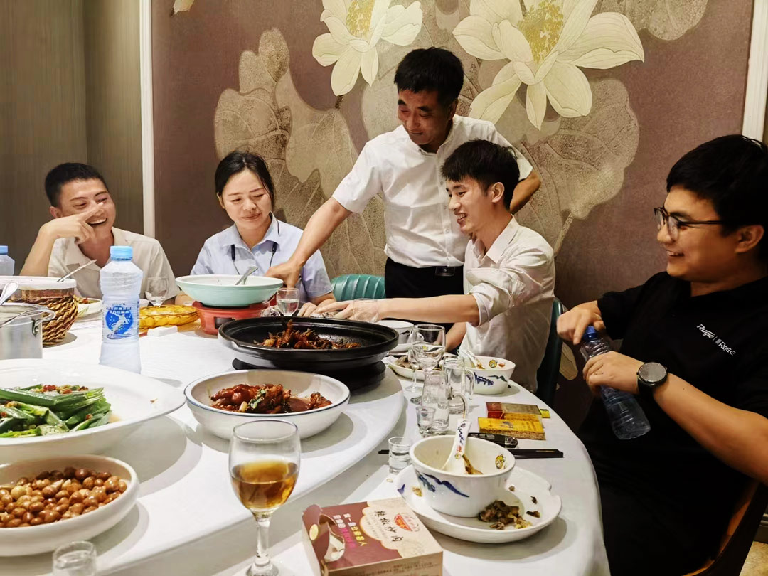 白酒夜飲，前程似錦